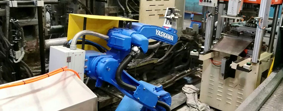 The Yaskawa motoman GP25 robotic arm is waiting for the hydraulic punch press to perform punching and cutting.