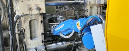 Die Casting Extraction Automation System Integration - Die casting extraction with Yaskawa motoman GP25