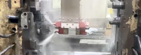 Spray Mechanism with Die-casting Spray Robotic Arms - 10-nozzle spray mechanism with Yaskawa motorman GP50